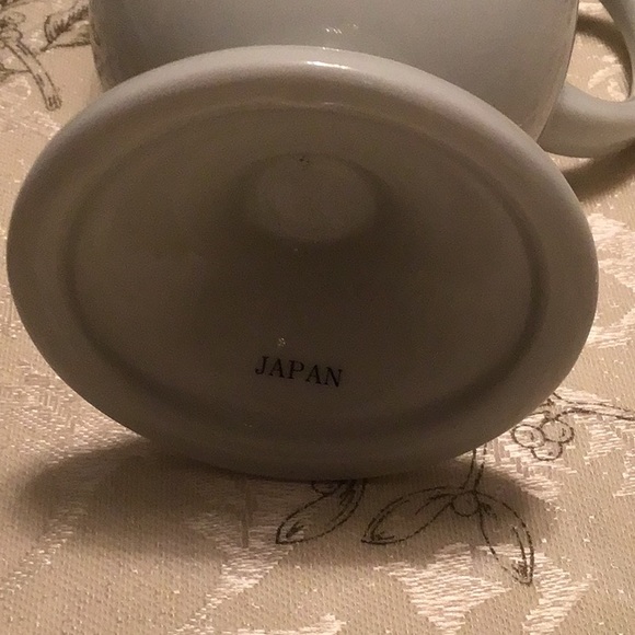 CHRISTMAS CERAMIC MUGS WITH GOLD TRIM - Picture 4 of 5